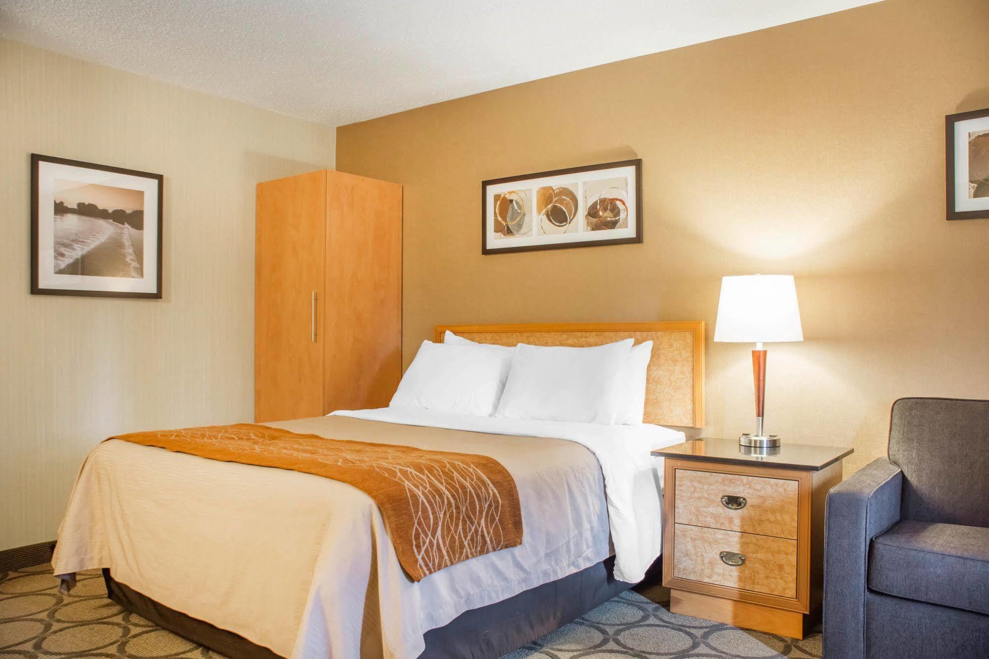 Comfort Inn Brantford Exteriör bild
