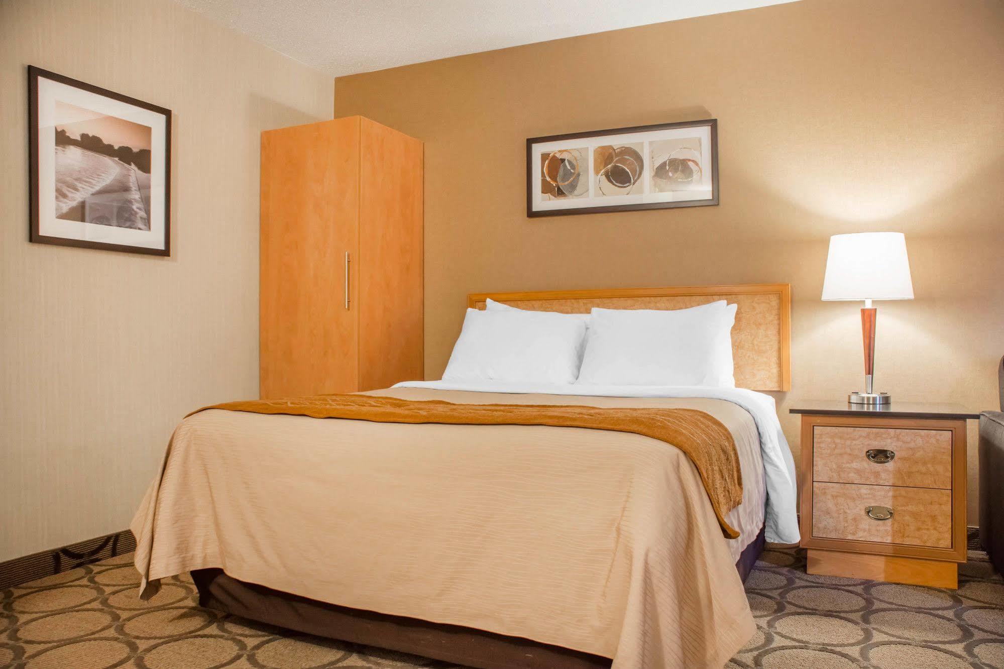 Comfort Inn Brantford Exteriör bild